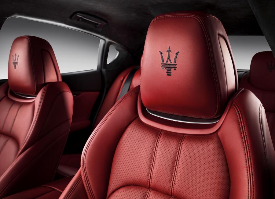 Детали интерьера Maserati Quattroporte GTS GranSport 2016 года  (фото 12 из 46)